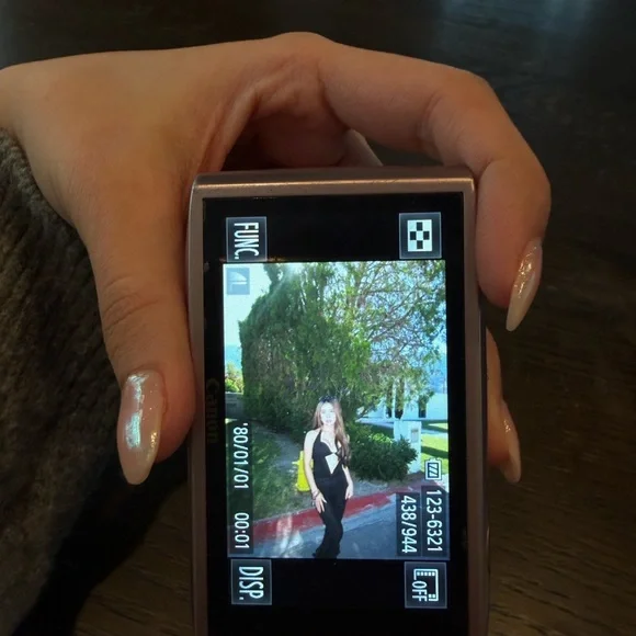 Compact Digital Camera with Display - Picture 2 of 5